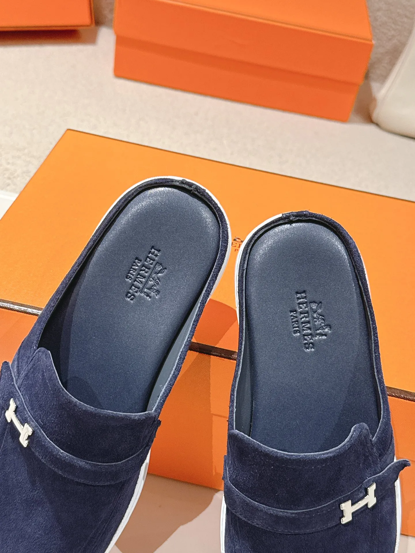 Men's men's shoes 💰560💰 Hermes 25ss new autumn and winter loafers, British retro design, classic and durable! Original reverse mold last, the ultimate 1:1 shape. Fabric: Cow suede/calfskin Lining: Imported sheepskin lining Outsole: Open-molded rubber sole Size: 35-45